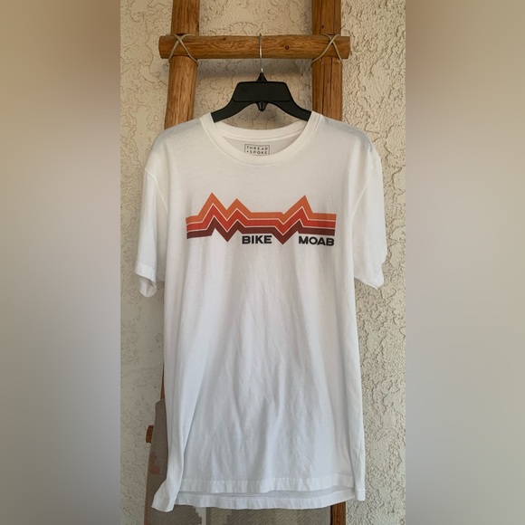 🚲 MENS MEDIUM “THREAD + SPOKE” - “BIKE MOAB” SHORT SLEEVE SHIRT - Picture 2 of 4